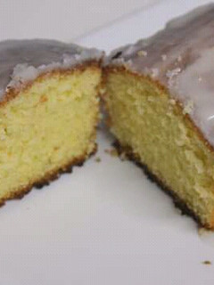 Una foto de Budín de limón glaseado