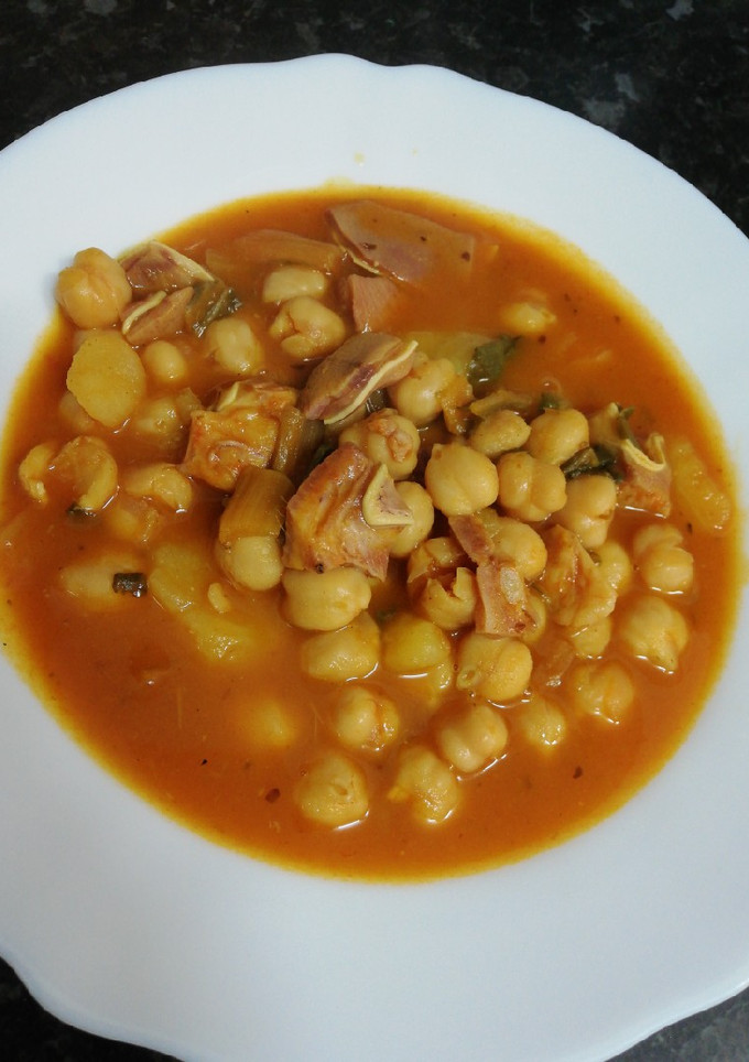 Una foto de Oreja y garbanzos