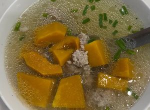 Hình của món Canh bí đỏ thịt nạc băm.