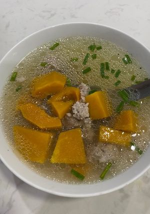 Hình của món Canh bí đỏ thịt nạc băm.