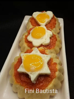 Una foto de Canapés de masa pizza con sobrasada