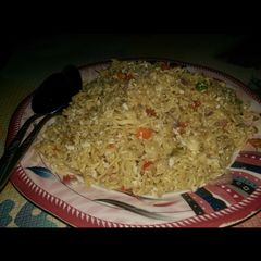 A picture of Fried Indomie n egg.