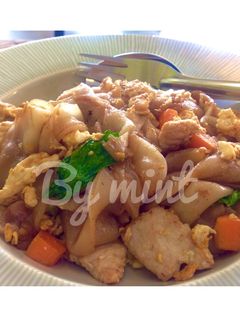 รูปของ เส้นใหญ่ผัดซีอิ๊ว