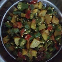 A picture of Aalo bhindi ki sabji.