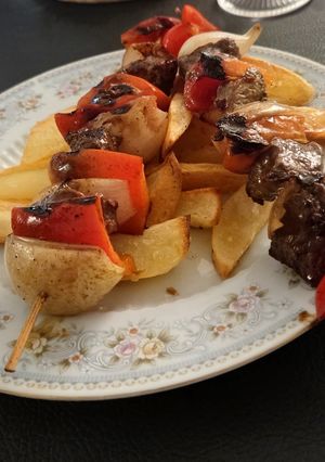 Una foto de Brochettes crocantes jugosos