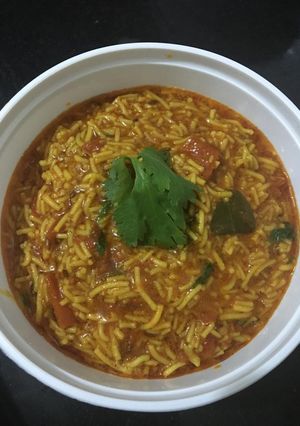 સેવ ટમેટાનું શાક (Sev Tomato Shak Recipe In Gujarati) રેસીપી મુખ્ય ફોટો