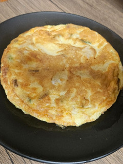 Una foto de Mini tortillas de ajetes y atún