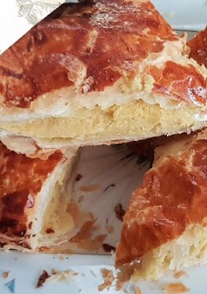 Une photo de Galette de rois crème d'amandes et confiture de mangues
