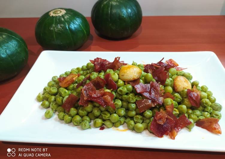 Guisantes con jamón frito
