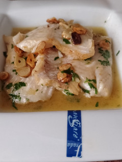 Una foto de Merluza al ajillo
