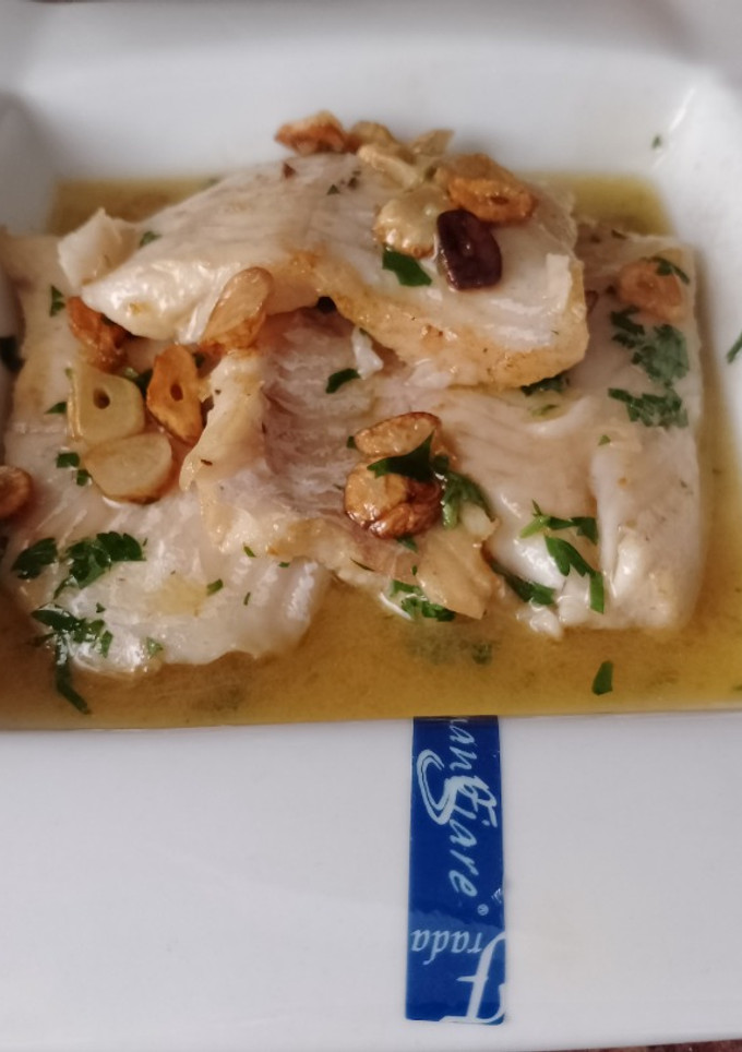 Una foto de Merluza al ajillo