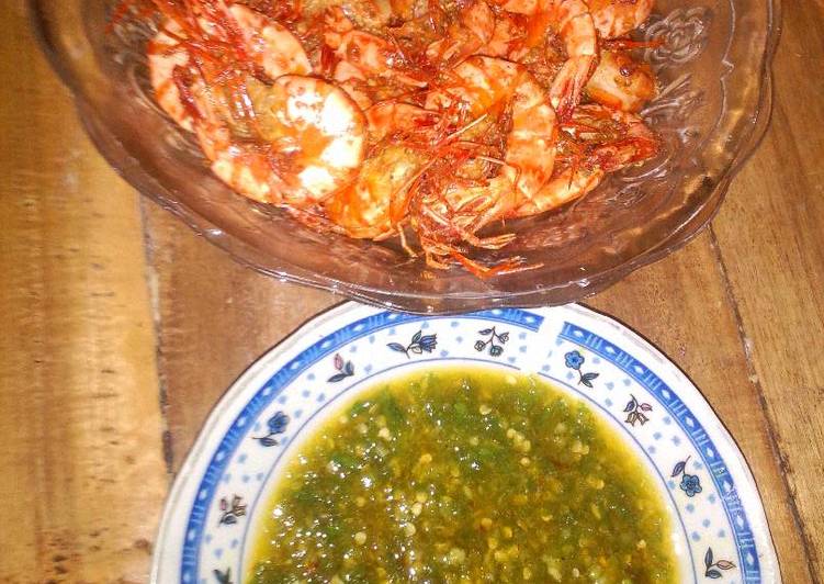 Bagaimana Membuat Udang goreng gurih sambel korek, Lezat Sekali
