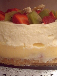 Una foto de Postre de chantilly y frutas