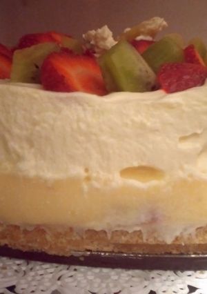 Una foto de Postre de chantilly y frutas