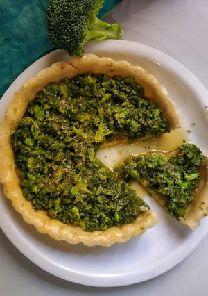 A picture of Caramalised broccoli tart.