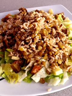 Una foto de Ensalada de lentejas y arroz