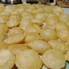 A picture of Chat Puri’s puri  (poori).