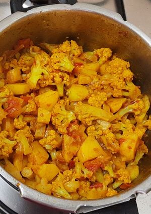 फूलगोभी की सब्जी (phoolgobi ki sabzi recipe in Hindi) रेसिपी मुख्य फोटो