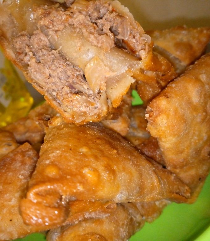 A picture of Minced meat and egg samosa.