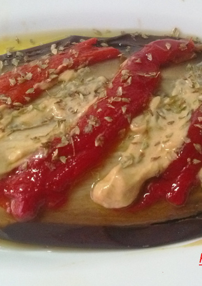 Una foto de Berenjena asada fresca y veraniega