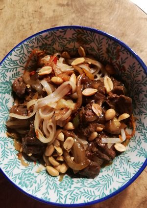Une photo de Pad Thai au bœuf