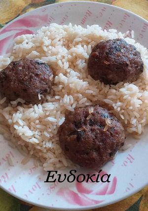 Φωτογραφία της συνταγής 🎀🎀 Μπιφτεκάκια με ρύζι