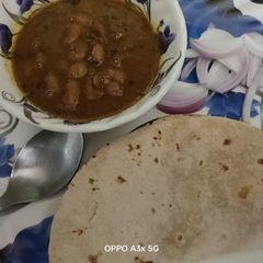 Rajma vegetable and roti A picture of Rajma vegetable and roti.