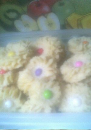 Foto resep Kue Semprit pelangi Apa adanya