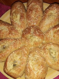 Una foto de Pan relleno de queso 🧀