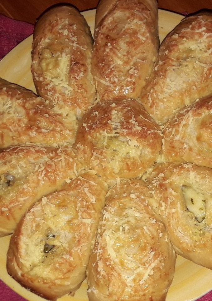 Una foto de Pan relleno de queso 🧀
