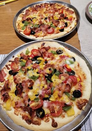 A picture of Olive Pizza.