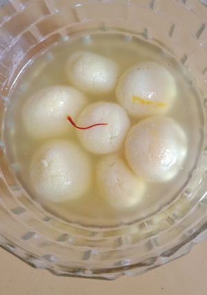 રસગુલ્લા (Rasgulla Recipe In Gujarati) રેસીપી મુખ્ય ફોટો