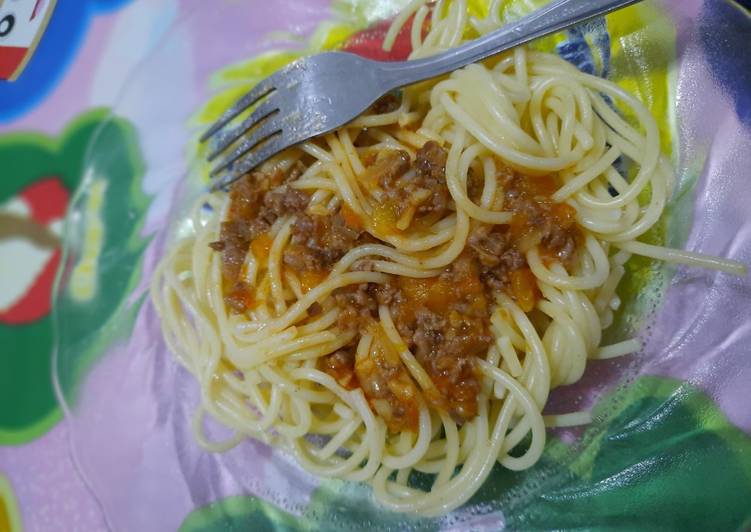Resep Spaghetti bumbu homemade daging cincang yang Enak