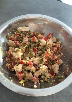 Une photo de Salade dinde haricots verts semoule tomates