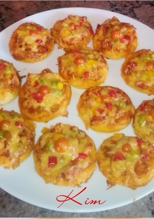 A picture of Mini Chicken tikka pizzas.