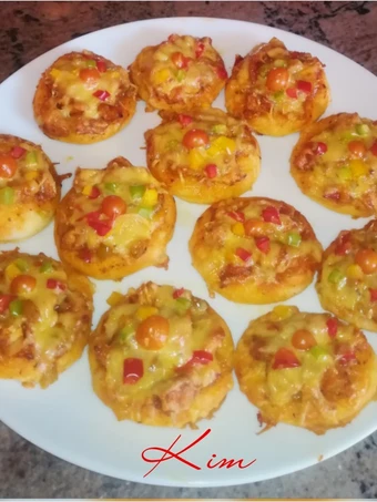 Easy Steps to Make Recipe Mini Chicken tikka pizzas that is Delicious, Tasty}