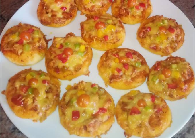 Recipe of Speedy Mini Chicken tikka pizzas - Easy Dinner Recipes for Family