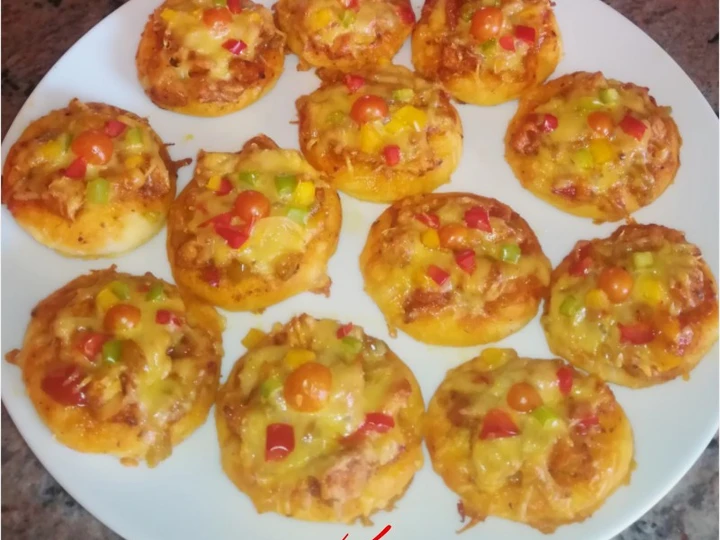 Easy Steps to Make Recipe Mini Chicken tikka pizzas that is Delicious, Tasty}
