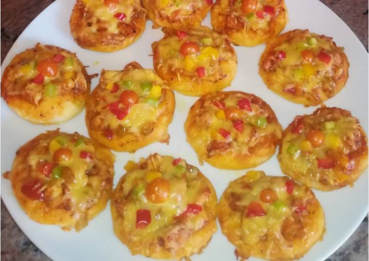 Recipe of Homemade Mini Chicken tikka pizzas