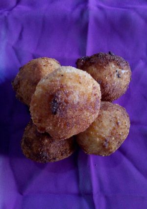 Una foto de Bolitas de arroz rellenas de queso