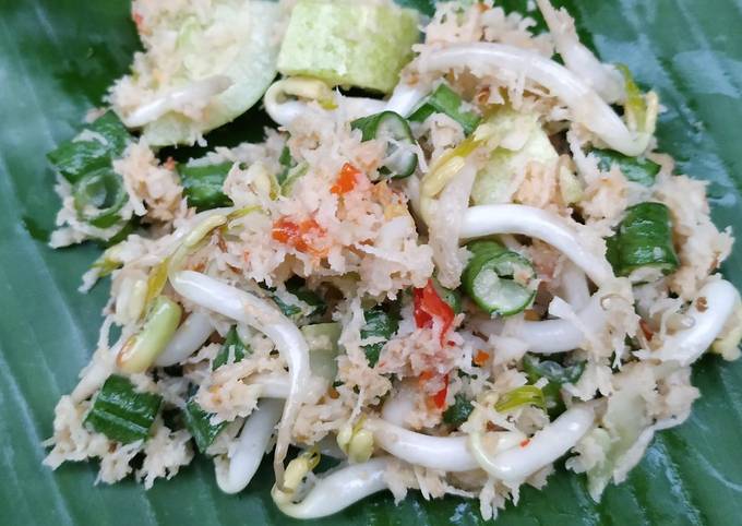 Ternyata begini loh! Resep enak membuat Trancam (Urap Mentah) dijamin nagih banget