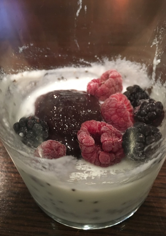 Una foto de Yogur ácido y dulce