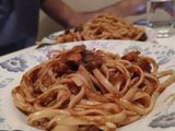 Μακαρονάδα με κοτόπουλο και καυτερή σάλτσα μανιταριών 🍝