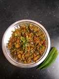 * வெண்டைக்காய், ஸ்பைஸி பொரியல்*(spicy ladys finger poriyal recipe in tamil)