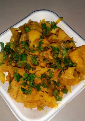 आलू पत्ता गोभी की सब्जी (Aloo patta gobhi ki sabzi recipe in hindi) रेसिपी मुख्य फोटो
