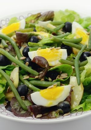 A picture of Salad Nicoise without fish.