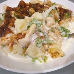 A picture of Dahi pakoriyan.