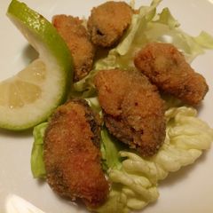 A picture of Fried breaded mussels.