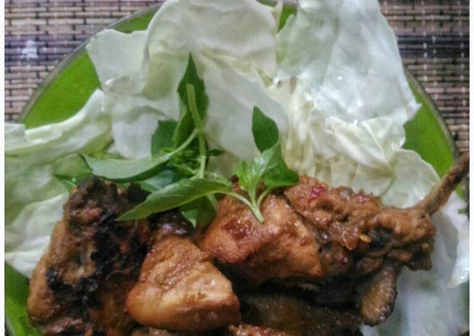 Ayam bakar gurih pedas