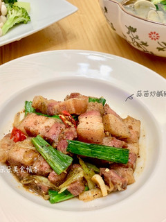 蒜苗炒鹹豬肉 的食譜成品照片